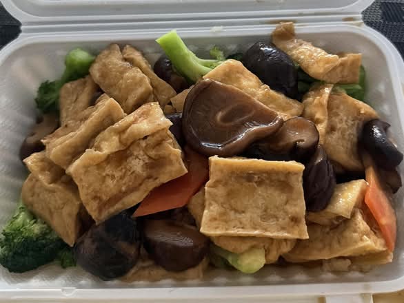 K5. Braised Tofu with Vegetables 紅燒豆腐